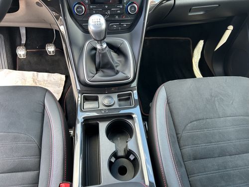 https://csb-strapi-files.fsn1.your-objectstorage.com/inventory-cars/images/b17d4ffd0d3cfcc73e8bc2a00f874ee3c0bffec3/15_500_2644.jpg