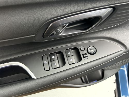https://csb-strapi-files.fsn1.your-objectstorage.com/inventory-cars/images/b1875e5fc9b68e255a3b6c9faf6f25cc2556fca8/11_500_1487.jpg