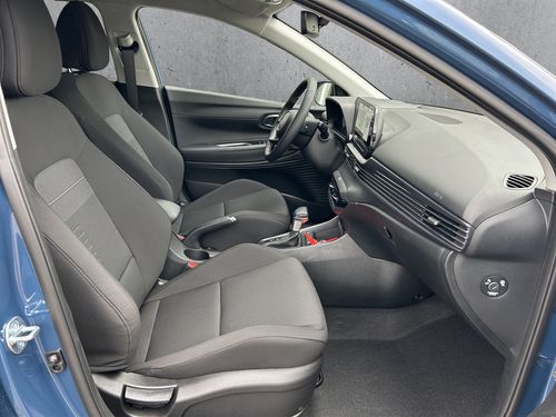 https://csb-strapi-files.fsn1.your-objectstorage.com/inventory-cars/images/b1875e5fc9b68e255a3b6c9faf6f25cc2556fca8/15_500_5388.jpg