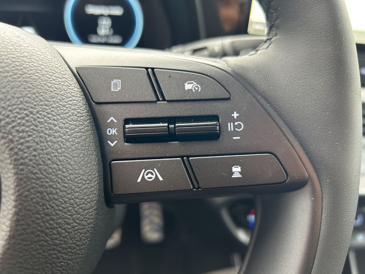 https://csb-strapi-files.fsn1.your-objectstorage.com/inventory-cars/images/b1875e5fc9b68e255a3b6c9faf6f25cc2556fca8/32_1280_5778.jpg