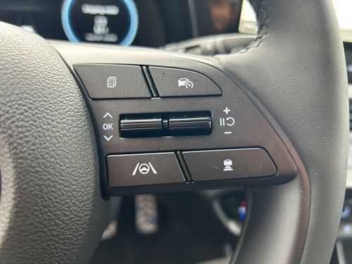 https://csb-strapi-files.fsn1.your-objectstorage.com/inventory-cars/images/b1875e5fc9b68e255a3b6c9faf6f25cc2556fca8/32_500_6563.jpg