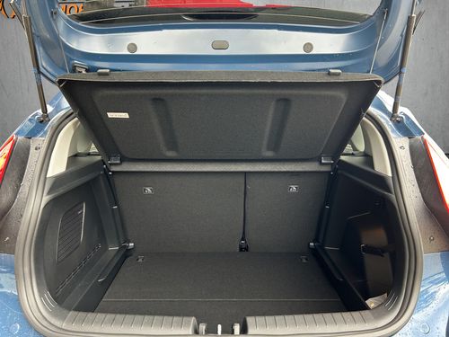 https://csb-strapi-files.fsn1.your-objectstorage.com/inventory-cars/images/b1875e5fc9b68e255a3b6c9faf6f25cc2556fca8/5_500_7283.jpg