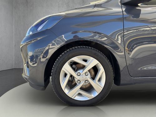 https://csb-strapi-files.fsn1.your-objectstorage.com/inventory-cars/images/b18919db852e563a20207fae6e5bc38ebd657aba/2_500_2719.jpg