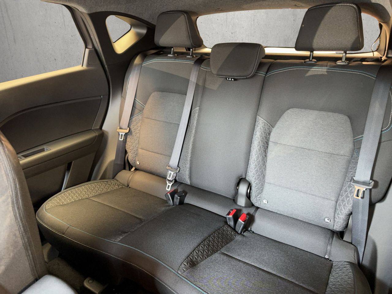 https://csb-strapi-files.fsn1.your-objectstorage.com/inventory-cars/images/b18d49d282c5f54f7ef3624fcc113282820ed20e/14_1280_3432.jpg