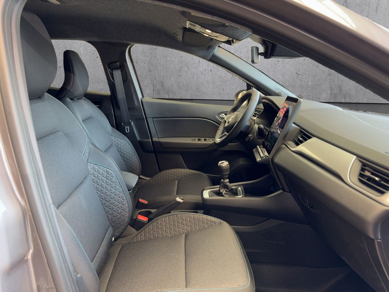 https://csb-strapi-files.fsn1.your-objectstorage.com/inventory-cars/images/b18d49d282c5f54f7ef3624fcc113282820ed20e/19_1280_9528.jpg
