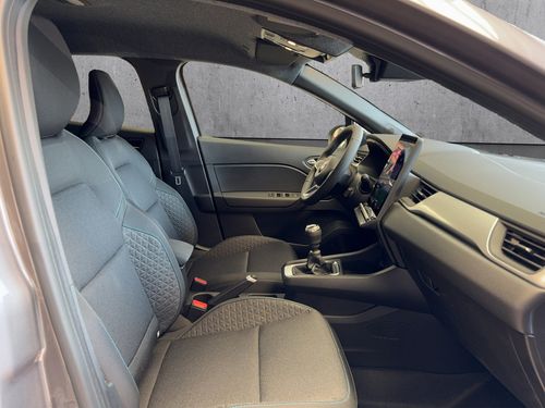 https://csb-strapi-files.fsn1.your-objectstorage.com/inventory-cars/images/b18d49d282c5f54f7ef3624fcc113282820ed20e/19_500_1806.jpg