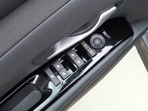 https://csb-strapi-files.fsn1.your-objectstorage.com/inventory-cars/images/b263243e003cd21d4dc099ac1e5e6984fe8a1cc8/13_500_8516.jpg