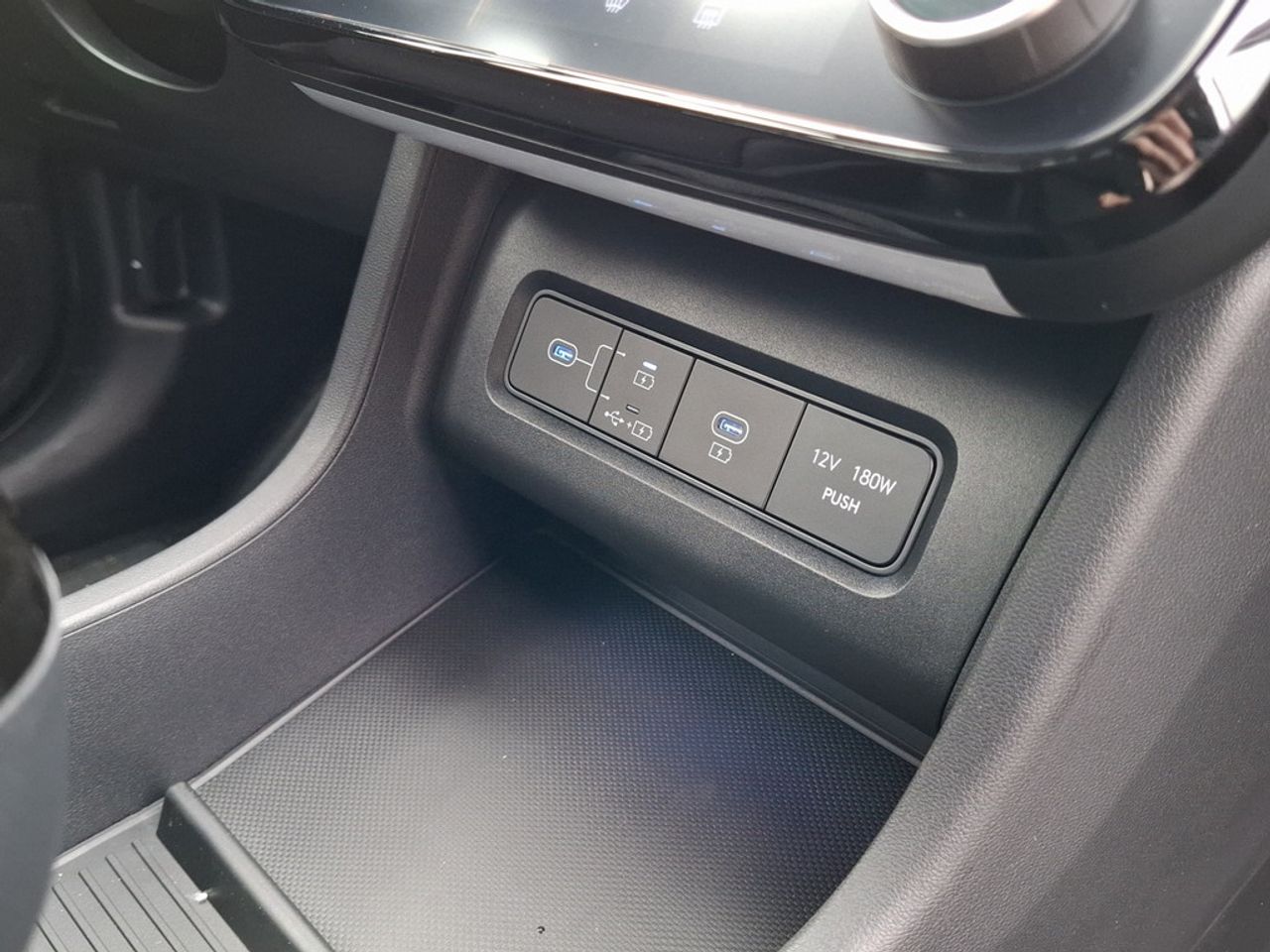 https://csb-strapi-files.fsn1.your-objectstorage.com/inventory-cars/images/b263243e003cd21d4dc099ac1e5e6984fe8a1cc8/21_1280_4080.jpg