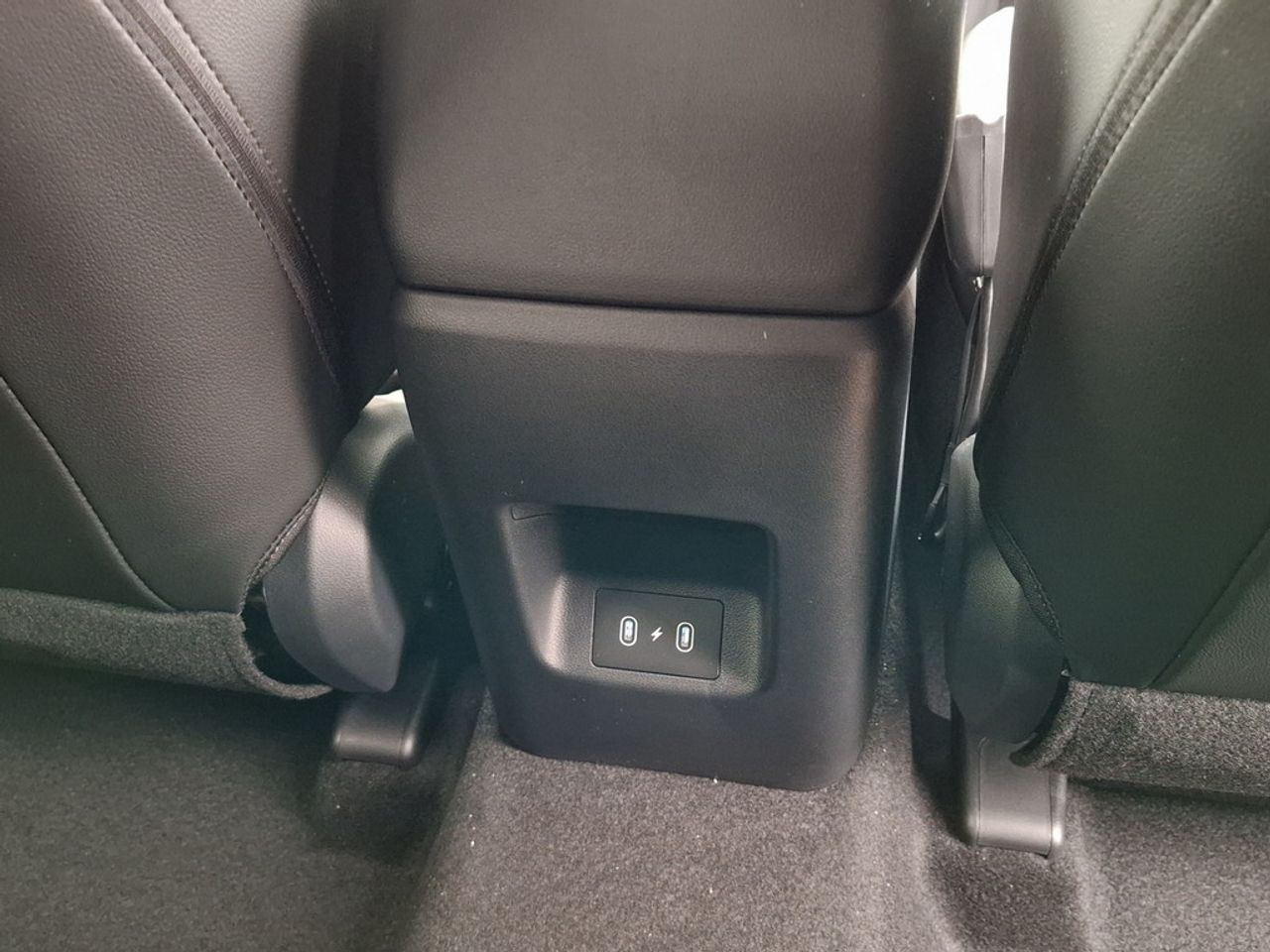 https://csb-strapi-files.fsn1.your-objectstorage.com/inventory-cars/images/b263243e003cd21d4dc099ac1e5e6984fe8a1cc8/22_1280_8111.jpg