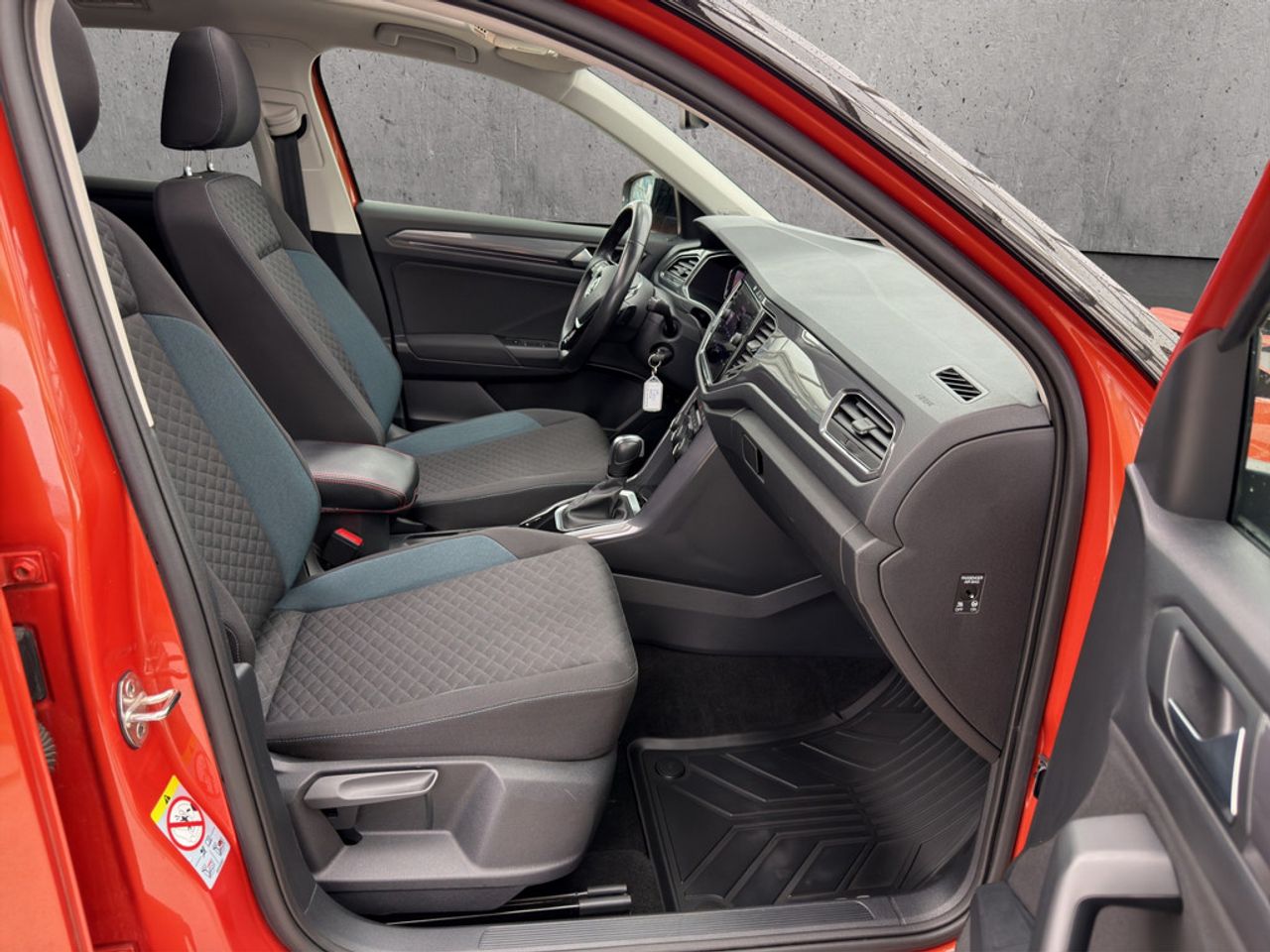 https://csb-strapi-files.fsn1.your-objectstorage.com/inventory-cars/images/b377a0a44d5276bb0de8a6589cdf3826af52ee26/19_1280_2306.jpg