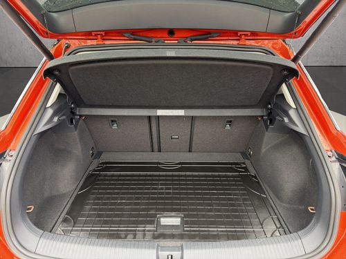 https://csb-strapi-files.fsn1.your-objectstorage.com/inventory-cars/images/b377a0a44d5276bb0de8a6589cdf3826af52ee26/5_500_8796.jpg