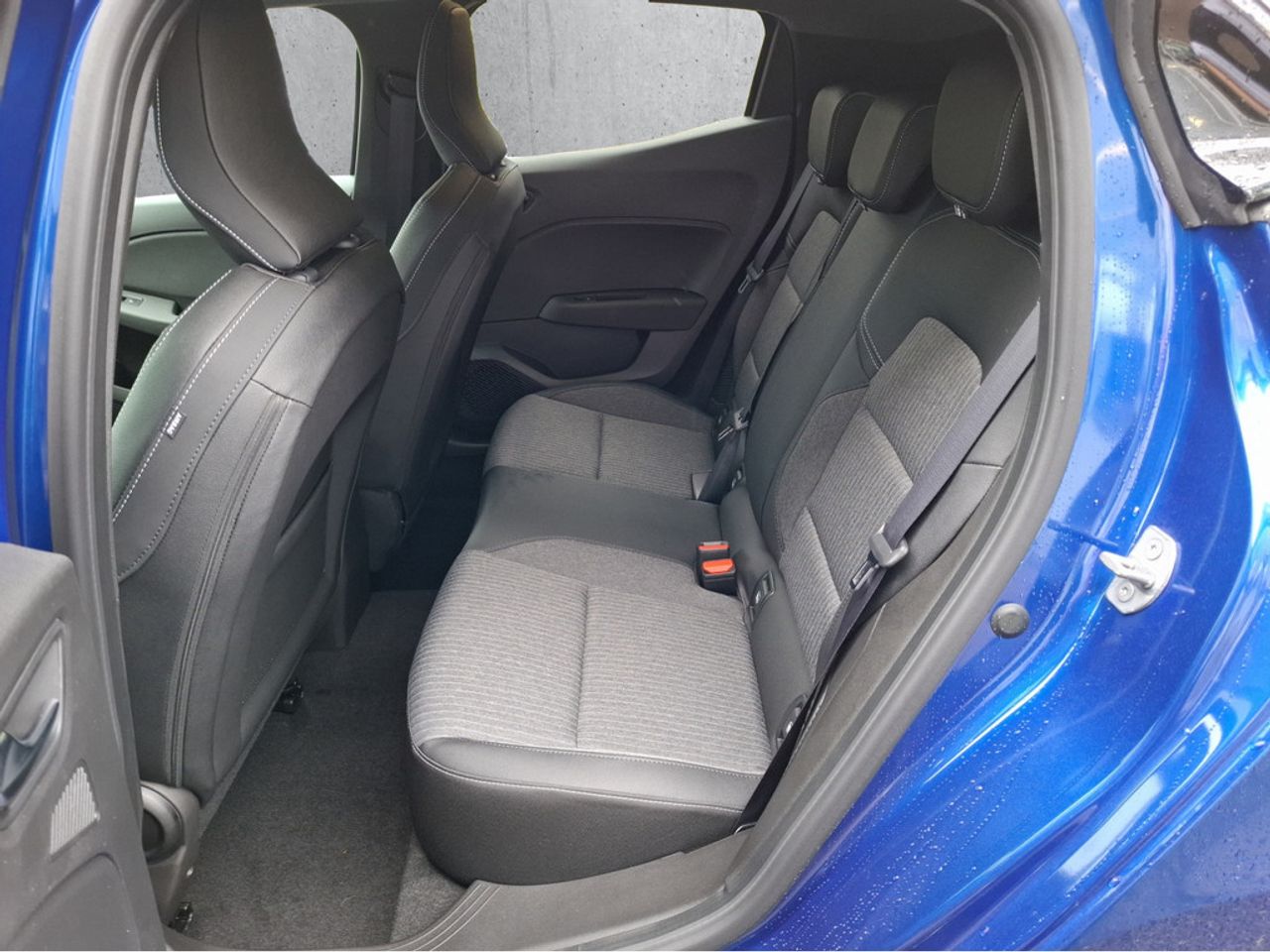 https://csb-strapi-files.fsn1.your-objectstorage.com/inventory-cars/images/b45f1ce7fbba27975d3be4119d515d79a05dfcdc/13_1280_4908.jpg
