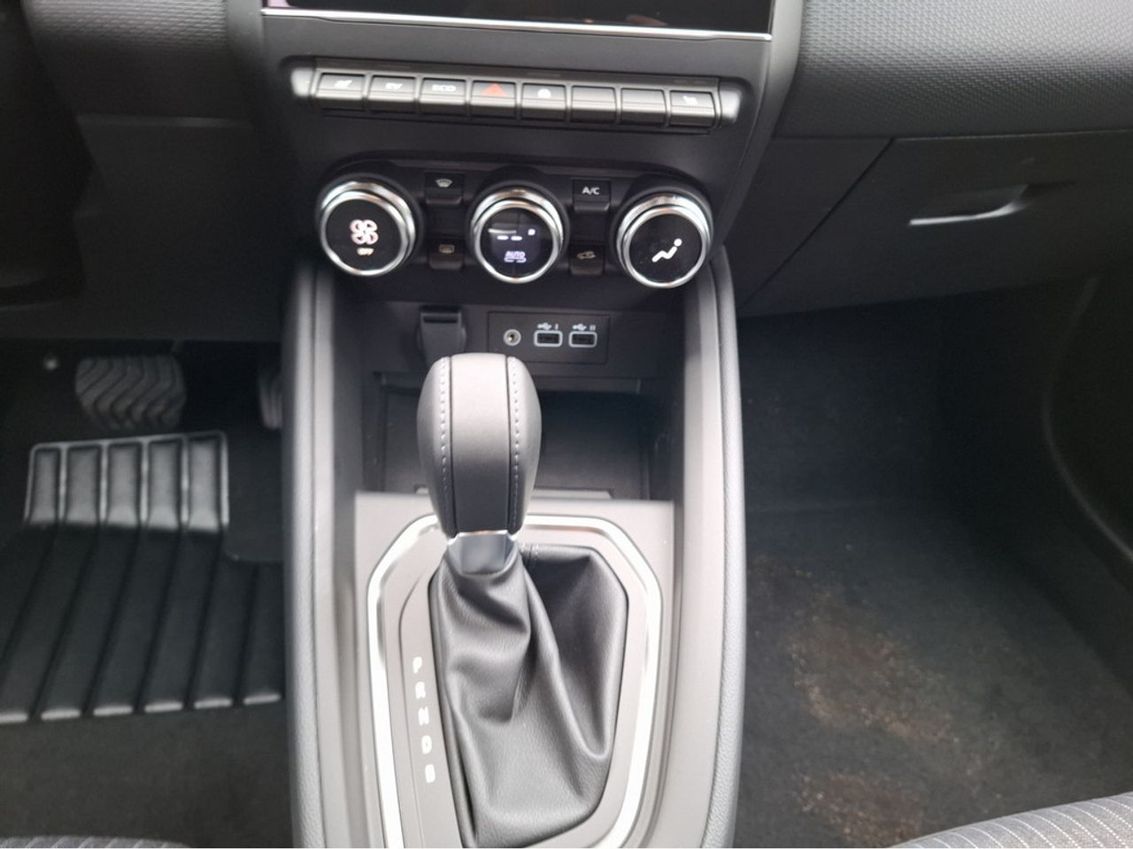 https://csb-strapi-files.fsn1.your-objectstorage.com/inventory-cars/images/b45f1ce7fbba27975d3be4119d515d79a05dfcdc/15_1280_3704.jpg