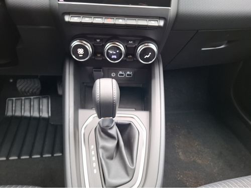 https://csb-strapi-files.fsn1.your-objectstorage.com/inventory-cars/images/b45f1ce7fbba27975d3be4119d515d79a05dfcdc/15_500_4123.jpg