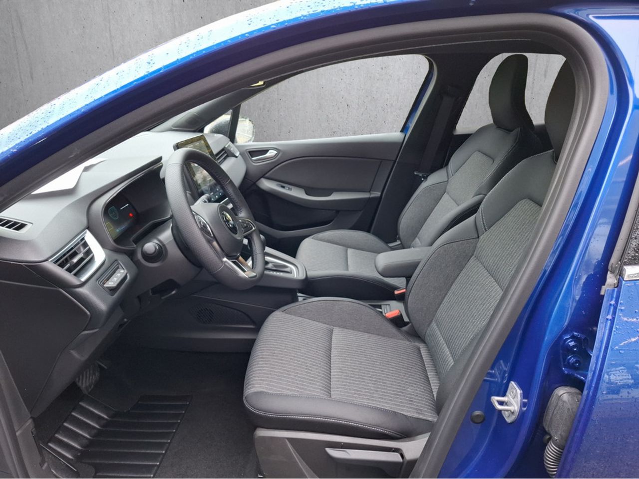 https://csb-strapi-files.fsn1.your-objectstorage.com/inventory-cars/images/b45f1ce7fbba27975d3be4119d515d79a05dfcdc/8_1280_6060.jpg