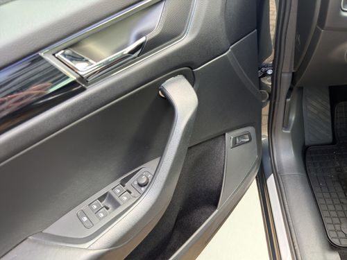 https://csb-strapi-files.fsn1.your-objectstorage.com/inventory-cars/images/b5a83fd15e649dfd2e3d4d1a10758360f1b2e4aa/11_500_2023.jpg