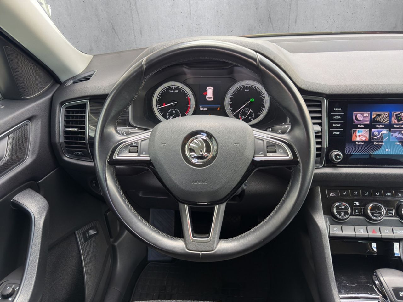 https://csb-strapi-files.fsn1.your-objectstorage.com/inventory-cars/images/b5a83fd15e649dfd2e3d4d1a10758360f1b2e4aa/17_1280_4798.jpg