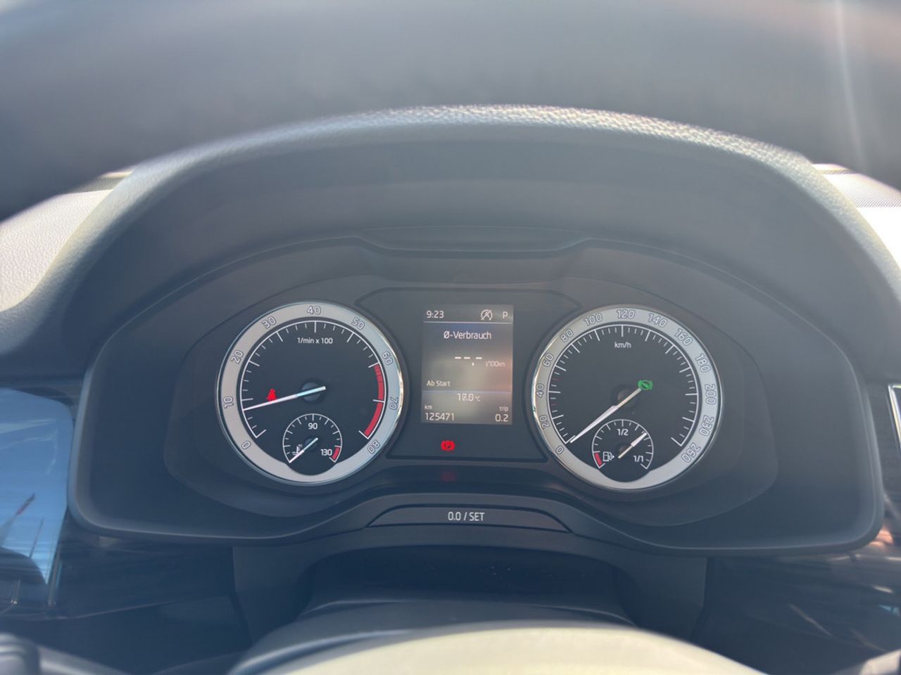 https://csb-strapi-files.fsn1.your-objectstorage.com/inventory-cars/images/b5a83fd15e649dfd2e3d4d1a10758360f1b2e4aa/17_1280_8304.jpg