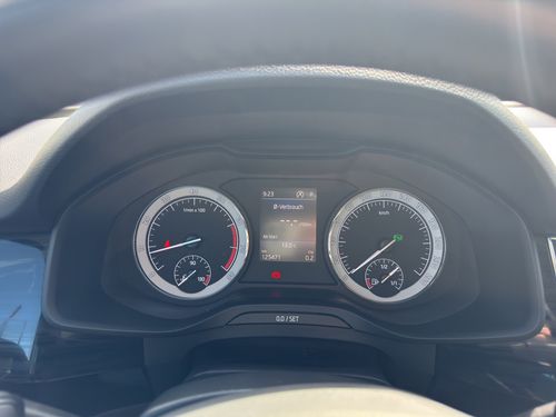 https://csb-strapi-files.fsn1.your-objectstorage.com/inventory-cars/images/b5a83fd15e649dfd2e3d4d1a10758360f1b2e4aa/17_500_3738.jpg