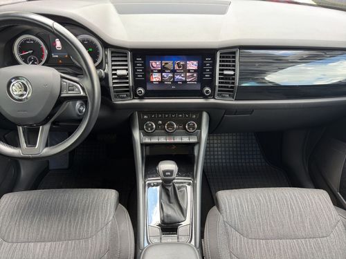 https://csb-strapi-files.fsn1.your-objectstorage.com/inventory-cars/images/b5a83fd15e649dfd2e3d4d1a10758360f1b2e4aa/18_500_3201.jpg