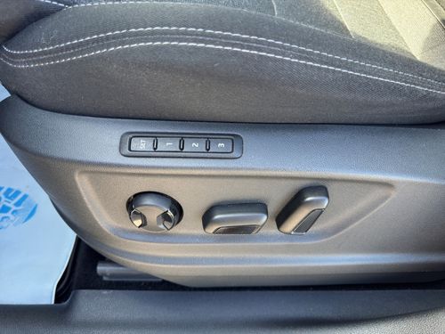 https://csb-strapi-files.fsn1.your-objectstorage.com/inventory-cars/images/b5a83fd15e649dfd2e3d4d1a10758360f1b2e4aa/19_500_7385.jpg