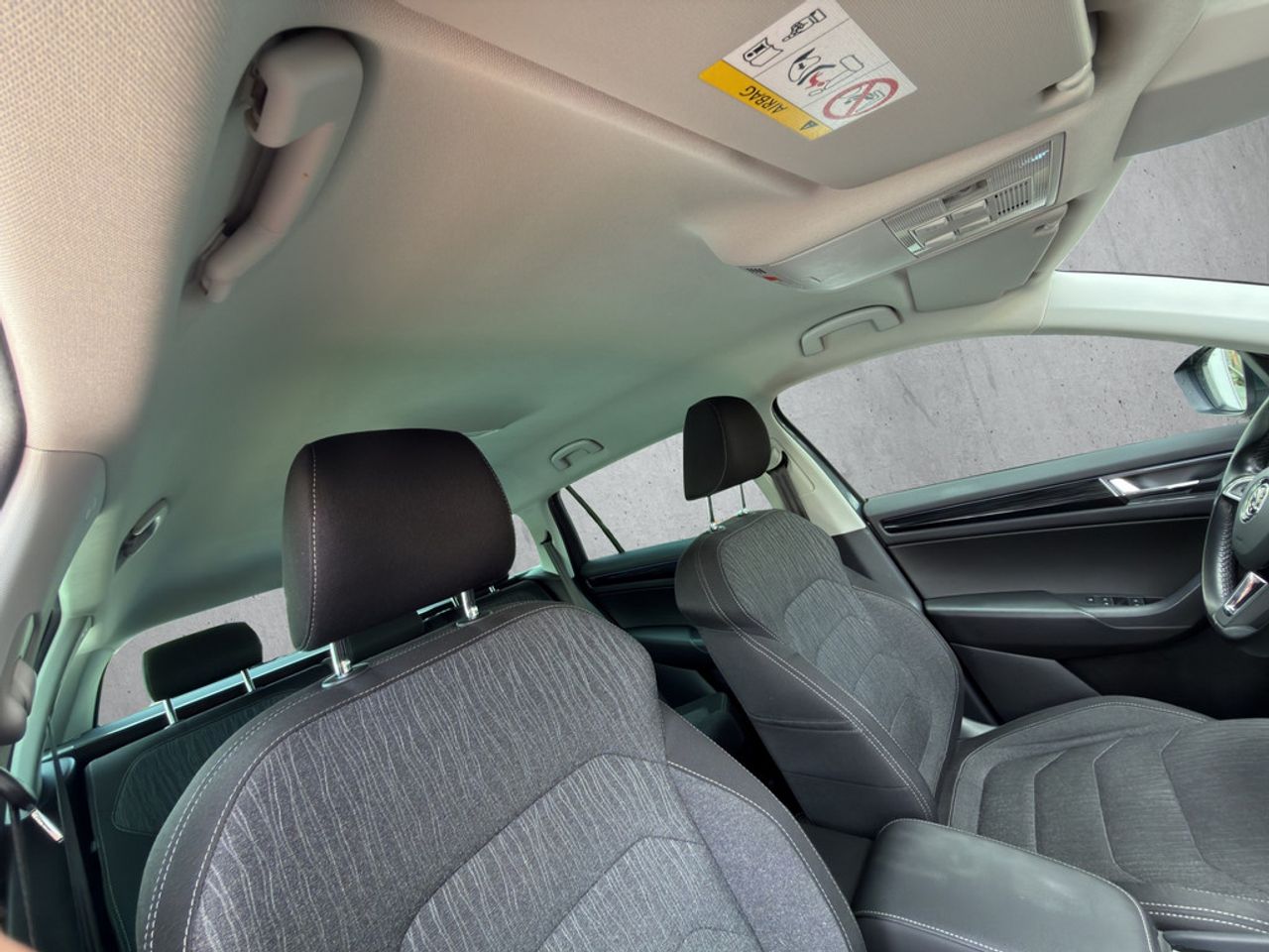 https://csb-strapi-files.fsn1.your-objectstorage.com/inventory-cars/images/b5a83fd15e649dfd2e3d4d1a10758360f1b2e4aa/20_1280_6647.jpg