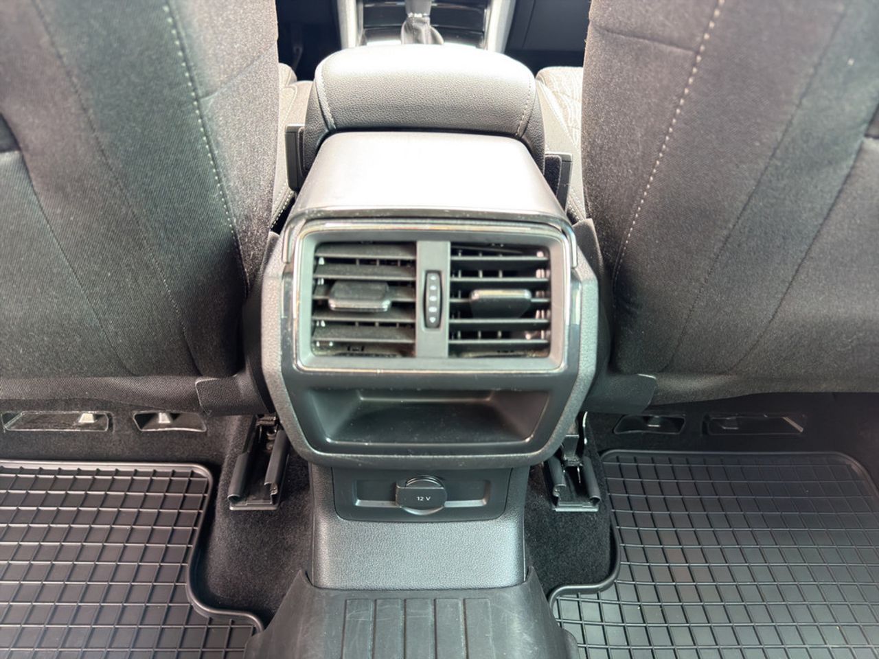 https://csb-strapi-files.fsn1.your-objectstorage.com/inventory-cars/images/b5a83fd15e649dfd2e3d4d1a10758360f1b2e4aa/21_1280_6247.jpg