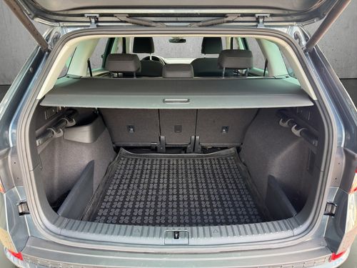 https://csb-strapi-files.fsn1.your-objectstorage.com/inventory-cars/images/b5a83fd15e649dfd2e3d4d1a10758360f1b2e4aa/5_500_6165.jpg