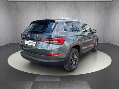 https://csb-strapi-files.fsn1.your-objectstorage.com/inventory-cars/images/b5a83fd15e649dfd2e3d4d1a10758360f1b2e4aa/6_500_5768.jpg