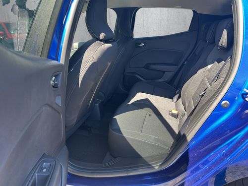 https://csb-strapi-files.fsn1.your-objectstorage.com/inventory-cars/images/b8495655867799dc0fea4a9cda8e31aea4a49594/14_500_8332.jpg