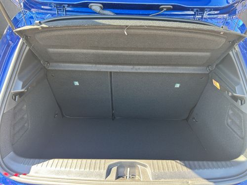 https://csb-strapi-files.fsn1.your-objectstorage.com/inventory-cars/images/b8495655867799dc0fea4a9cda8e31aea4a49594/17_500_3973.jpg