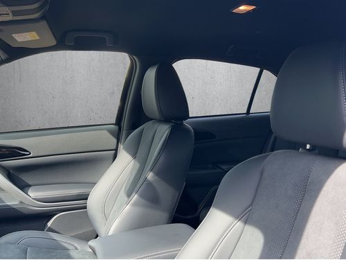 https://csb-strapi-files.fsn1.your-objectstorage.com/inventory-cars/images/ba773429d35d234f3344b7e7fba20c1cd4147876/21_500_4236.jpg
