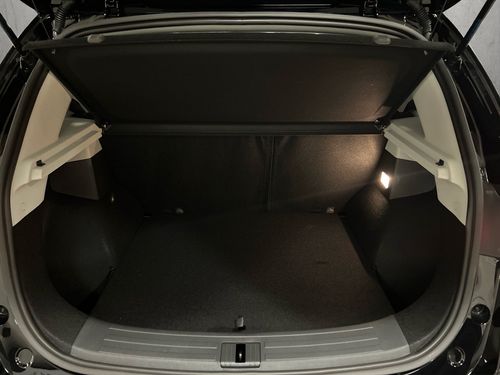 https://csb-strapi-files.fsn1.your-objectstorage.com/inventory-cars/images/bb8c7c541863922e69923240c52df01769ff534e/10_500_5886.jpg