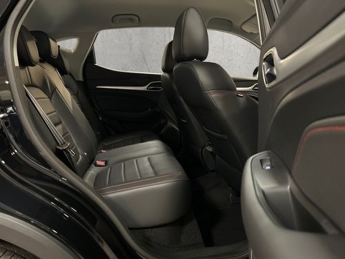 https://csb-strapi-files.fsn1.your-objectstorage.com/inventory-cars/images/bb8c7c541863922e69923240c52df01769ff534e/11_500_7103.jpg