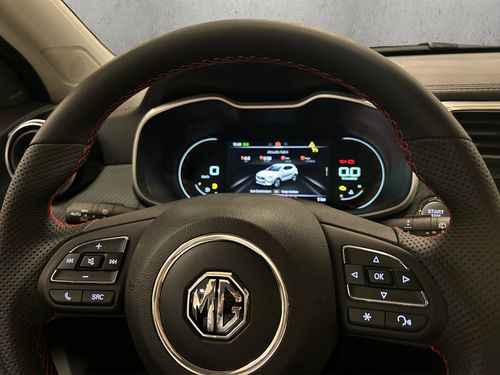 https://csb-strapi-files.fsn1.your-objectstorage.com/inventory-cars/images/bb8c7c541863922e69923240c52df01769ff534e/7_500_4355.jpg