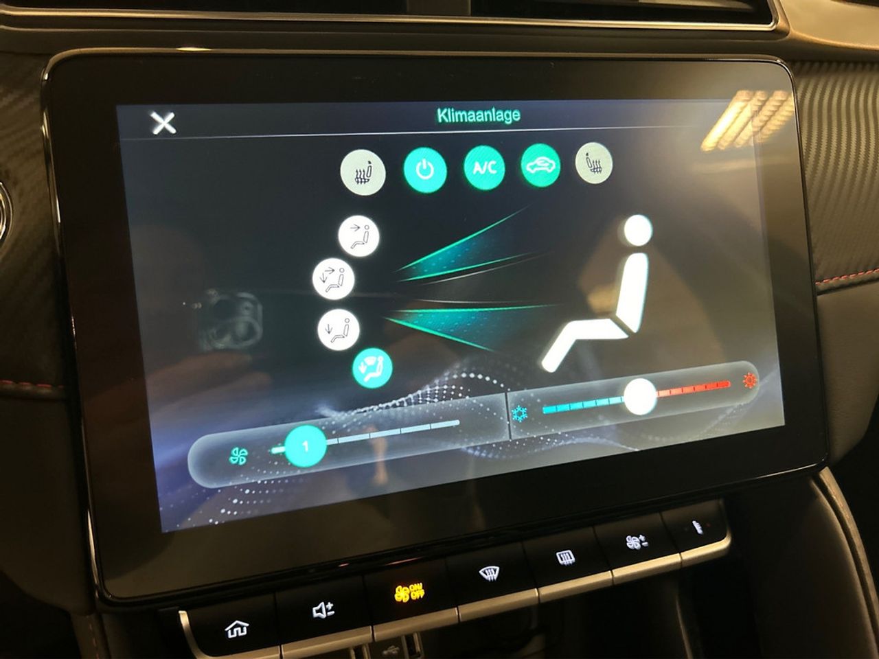https://csb-strapi-files.fsn1.your-objectstorage.com/inventory-cars/images/bb8c7c541863922e69923240c52df01769ff534e/8_1280_1907.jpg