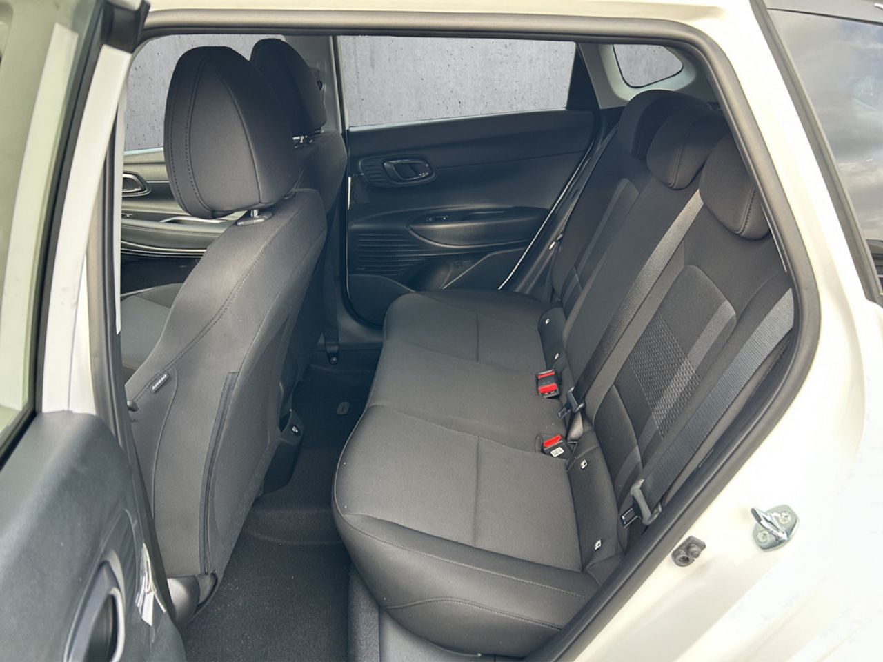 https://csb-strapi-files.fsn1.your-objectstorage.com/inventory-cars/images/bba1f2dc15f9597fa36e9367cb25f031e73187e4/15_1280_8194.jpg