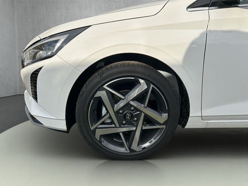 https://csb-strapi-files.fsn1.your-objectstorage.com/inventory-cars/images/bba1f2dc15f9597fa36e9367cb25f031e73187e4/2_500_6636.jpg
