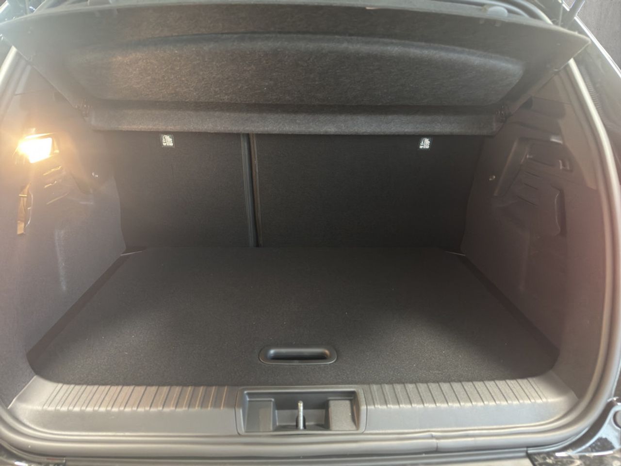 https://csb-strapi-files.fsn1.your-objectstorage.com/inventory-cars/images/bc261e9a2cf0bc653209f8a4c67099de1c22e689/17_1280_1923.jpg