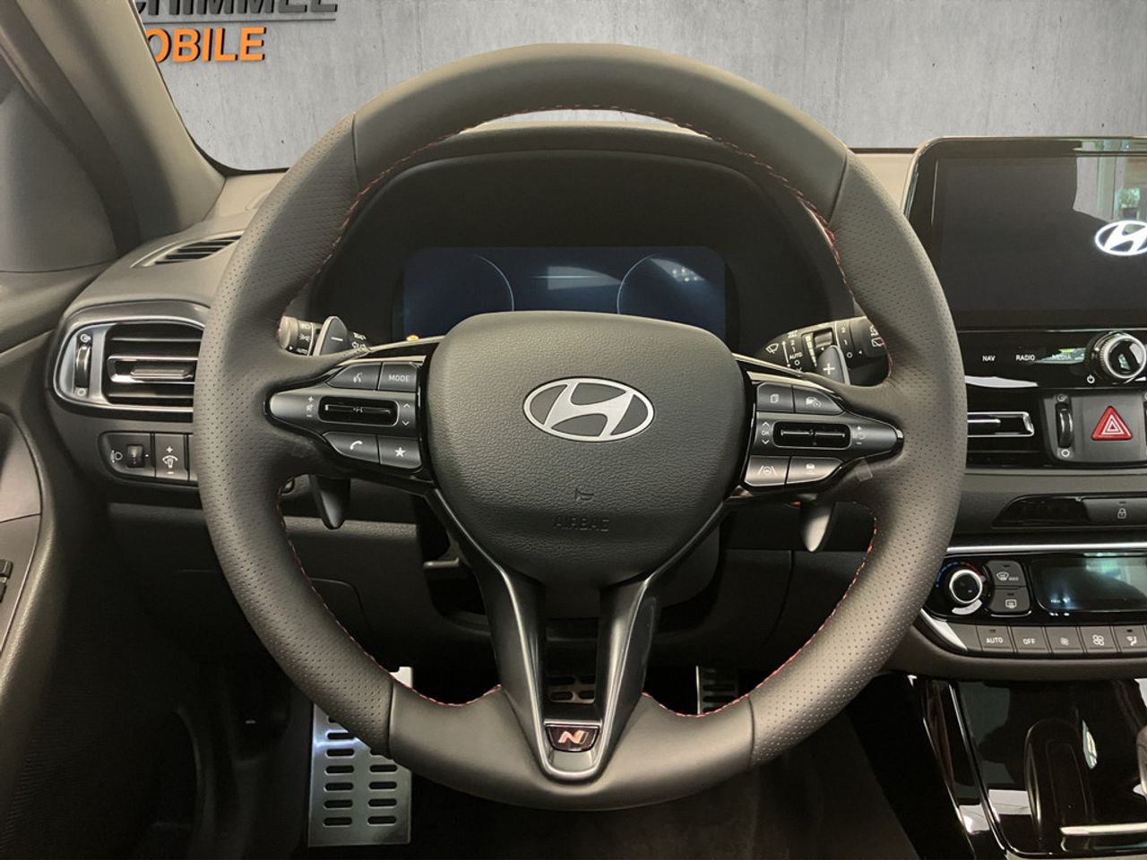 https://csb-strapi-files.fsn1.your-objectstorage.com/inventory-cars/images/bd0f1ebe8235303d1137d722e56be8f8719bb021/10_1280_7392.jpg