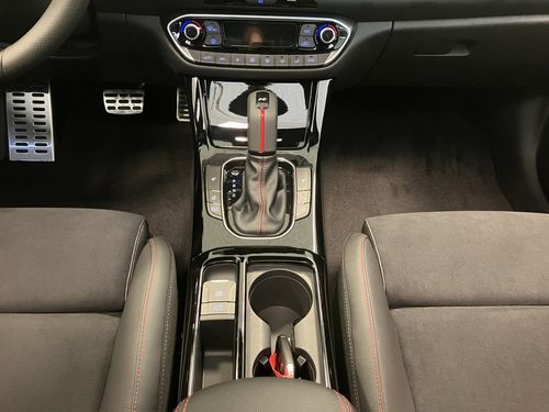 https://csb-strapi-files.fsn1.your-objectstorage.com/inventory-cars/images/bd0f1ebe8235303d1137d722e56be8f8719bb021/17_500_8518.jpg