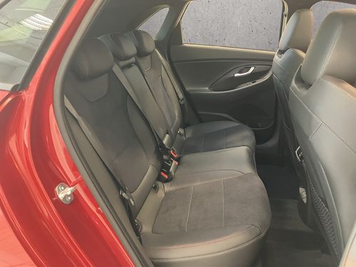https://csb-strapi-files.fsn1.your-objectstorage.com/inventory-cars/images/bd0f1ebe8235303d1137d722e56be8f8719bb021/19_500_4056.jpg