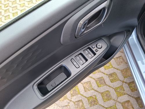 https://csb-strapi-files.fsn1.your-objectstorage.com/inventory-cars/images/bd0f49d1033b79775a17f32187a003c25be5fb4d/12_500_5286.jpg