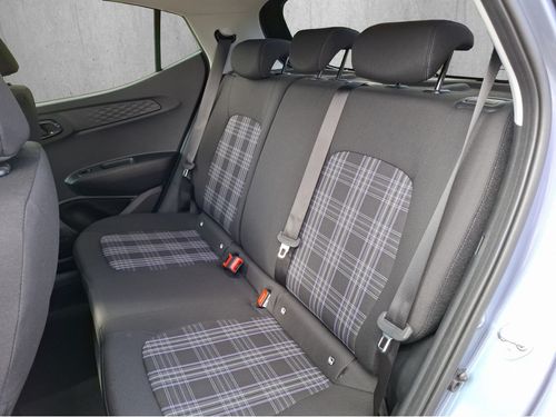 https://csb-strapi-files.fsn1.your-objectstorage.com/inventory-cars/images/bd0f49d1033b79775a17f32187a003c25be5fb4d/13_500_5701.jpg