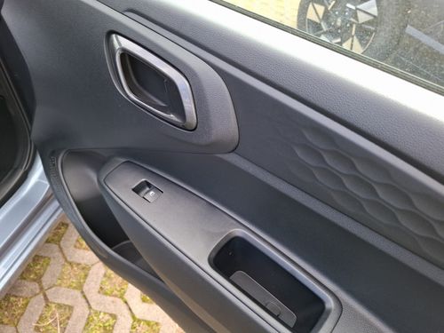 https://csb-strapi-files.fsn1.your-objectstorage.com/inventory-cars/images/bd0f49d1033b79775a17f32187a003c25be5fb4d/20_500_6103.jpg