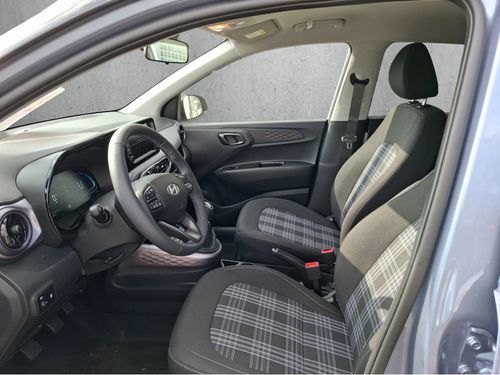 https://csb-strapi-files.fsn1.your-objectstorage.com/inventory-cars/images/bd0f49d1033b79775a17f32187a003c25be5fb4d/8_500_3441.jpg