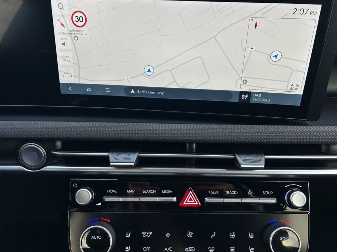 https://csb-strapi-files.fsn1.your-objectstorage.com/inventory-cars/images/be5cb6c462ad4c1416b62571cc4c2c1e5014a452/17_1280_6214.jpg