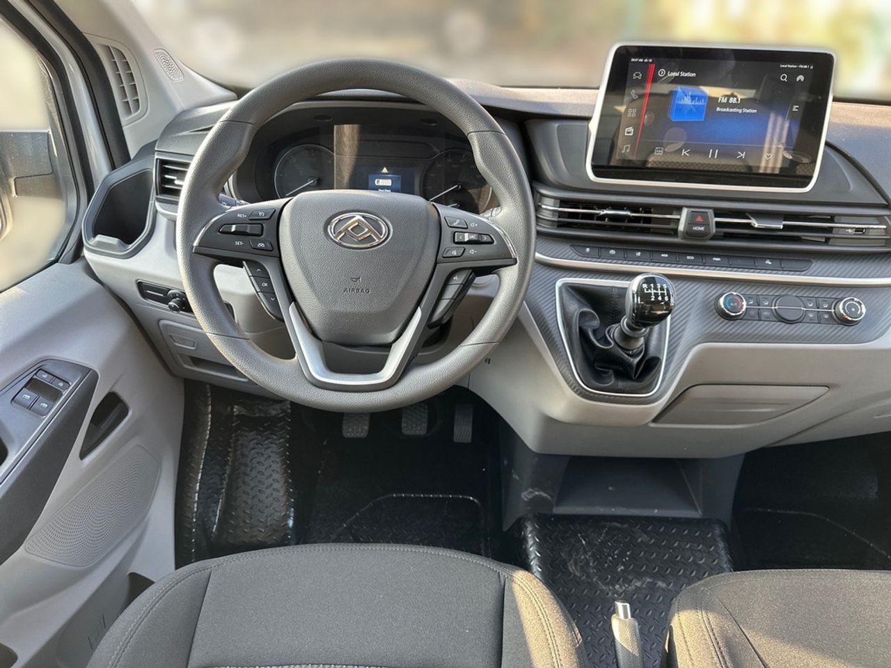 https://csb-strapi-files.fsn1.your-objectstorage.com/inventory-cars/images/bf92eee6db113be99121c7b356f5609fcbcdbc42/9_1280_6396.jpg