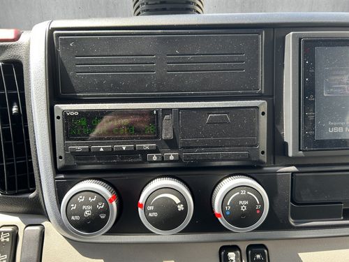 https://csb-strapi-files.fsn1.your-objectstorage.com/inventory-cars/images/c07780beb25ef857fd323bc8952de90f0d372e38/13_500_5229.jpg