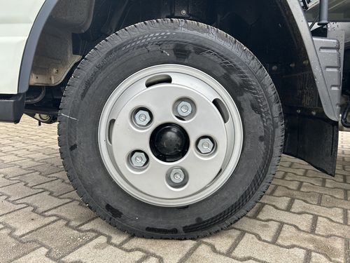 https://csb-strapi-files.fsn1.your-objectstorage.com/inventory-cars/images/c07780beb25ef857fd323bc8952de90f0d372e38/8_500_3325.jpg